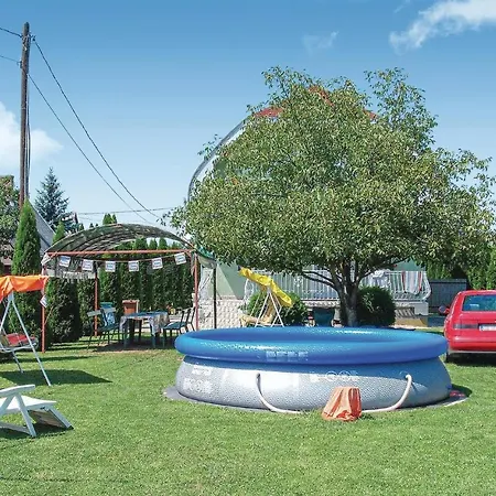 Apartmán Nice In W/ Outdoor Swimming Pool, Wifi And 2 Bedrooms Siófok
