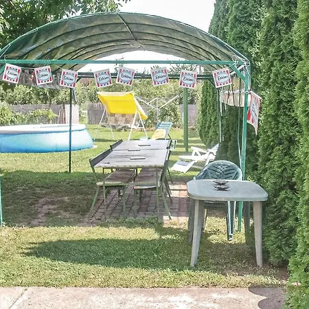 Nice In W/ Outdoor Swimming Pool, Wifi And 2 Bedrooms Apartmán *