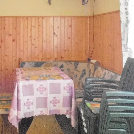Apartment Nice In W/ Outdoor Swimming Pool, Wifi And 2 Bedrooms