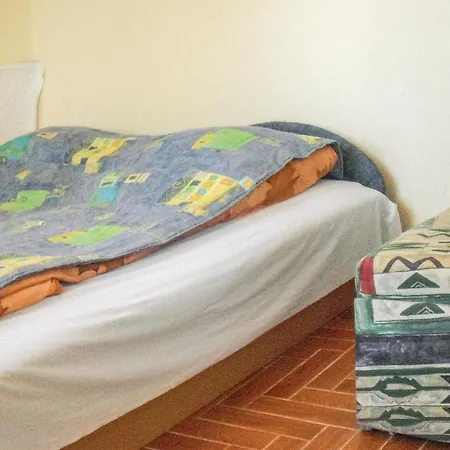 Nice In W/ Outdoor Swimming Pool, Wifi And 2 Bedrooms Apartment