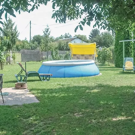 Nice In W/ Outdoor Swimming Pool, Wifi And 2 Bedrooms Apartment Siofok